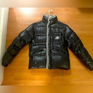 Moncler puffer coat, size large, black!